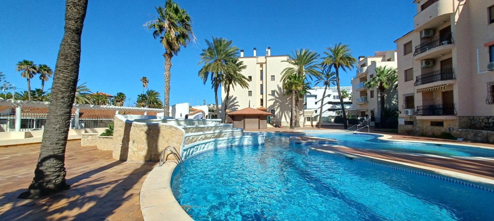 Encantador estudio reformado junto a la playa