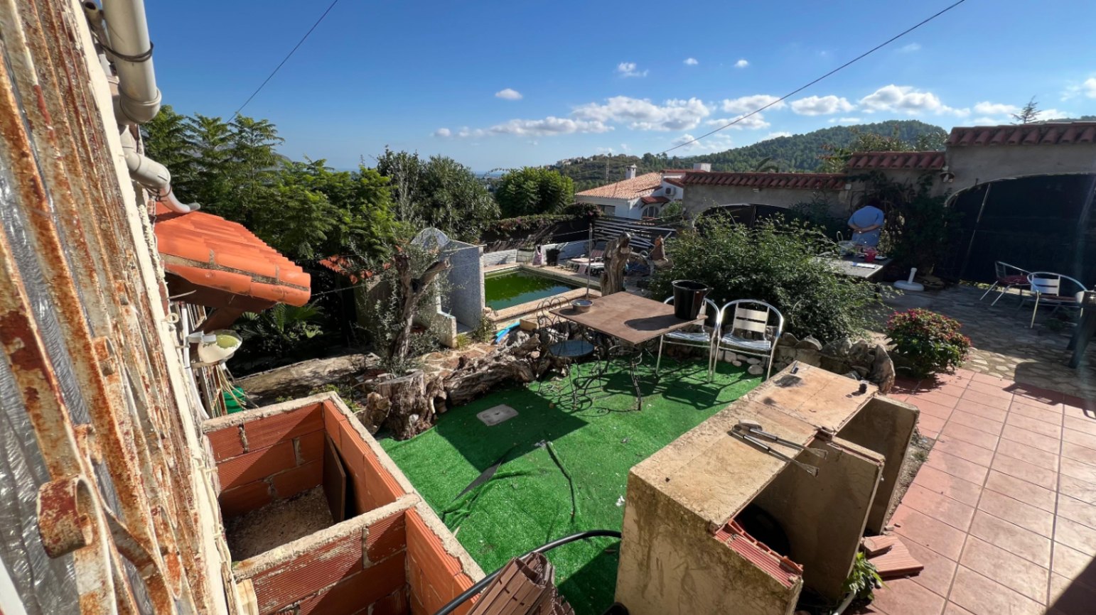 Chalet To Renovate With Sea Views