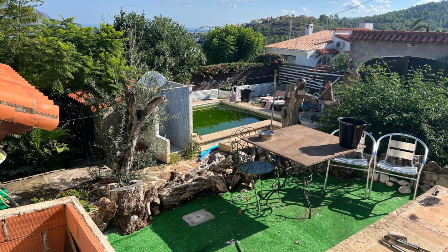 Chalet To Renovate With Sea Views
