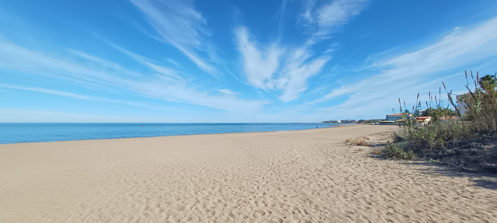 Prime Location Beachfront Apartment in Denia
