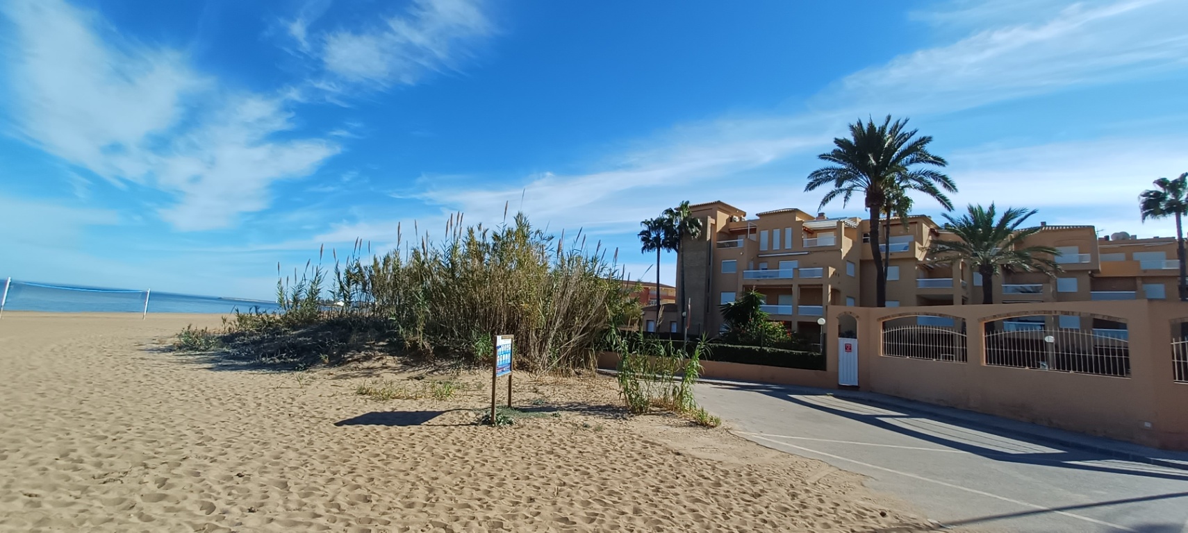 1676 - Prime Location Beachfront Apartment in Denia