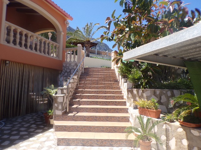 Spacious Reformed Villa On The Montgo, Denia