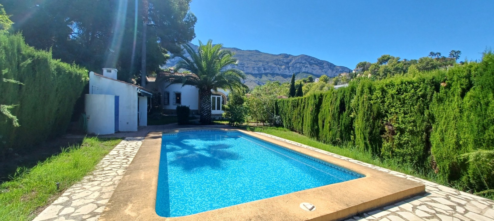 Encantadora villa en el Montgó en Denia
