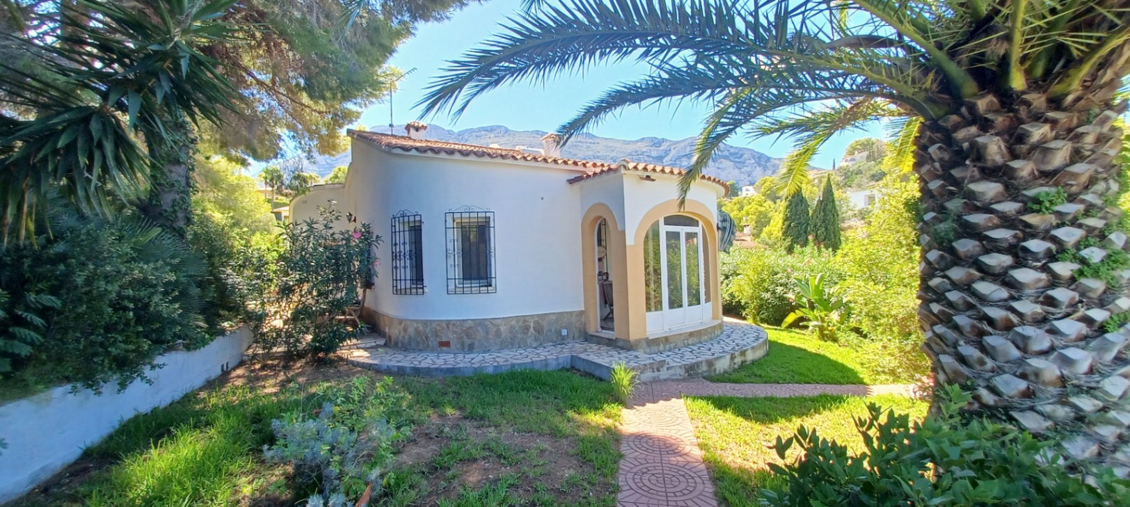 Encantadora villa en el Montgó en Denia