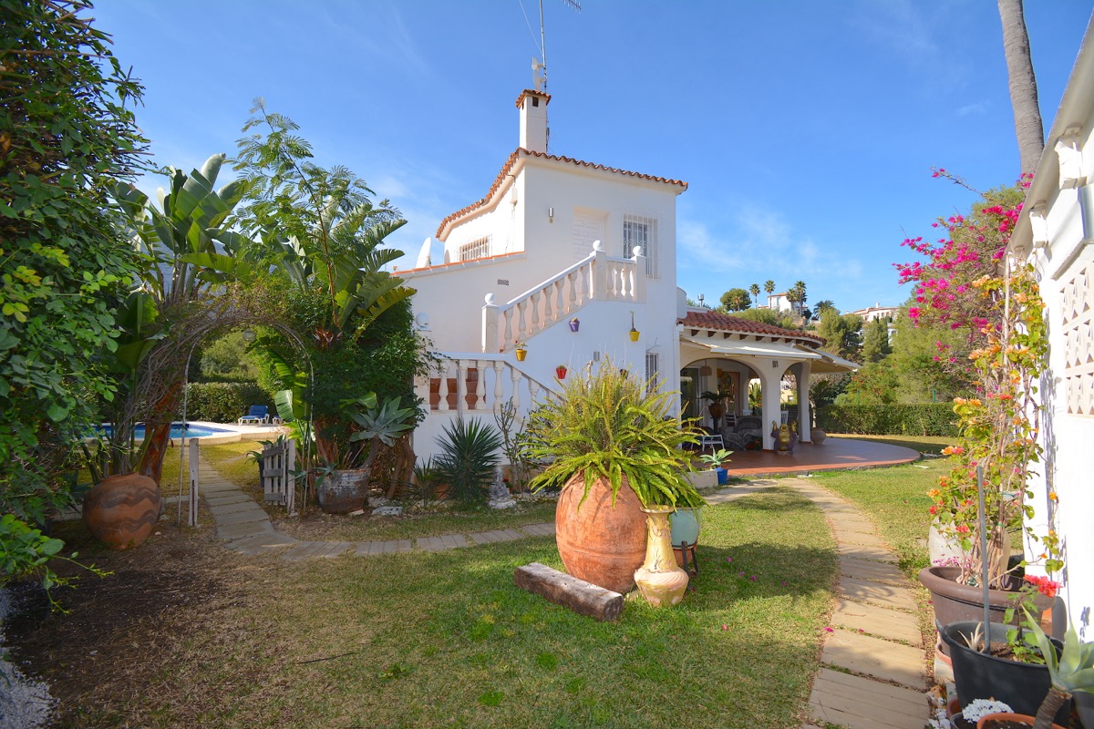 Villa for Sale in Denia with Pool,Great Location